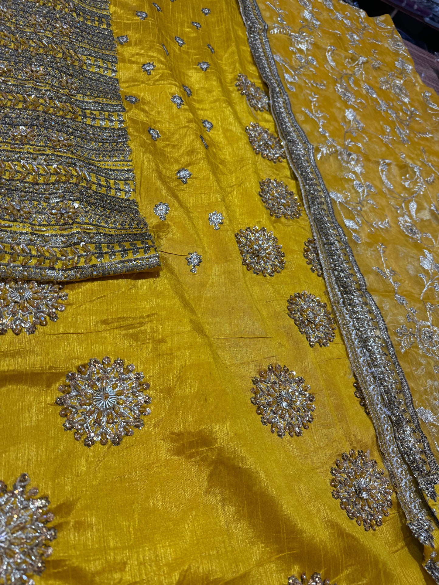Erum khan mehndi maxy wedding edition