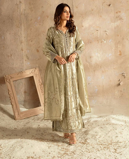 Hafsa Malik olive