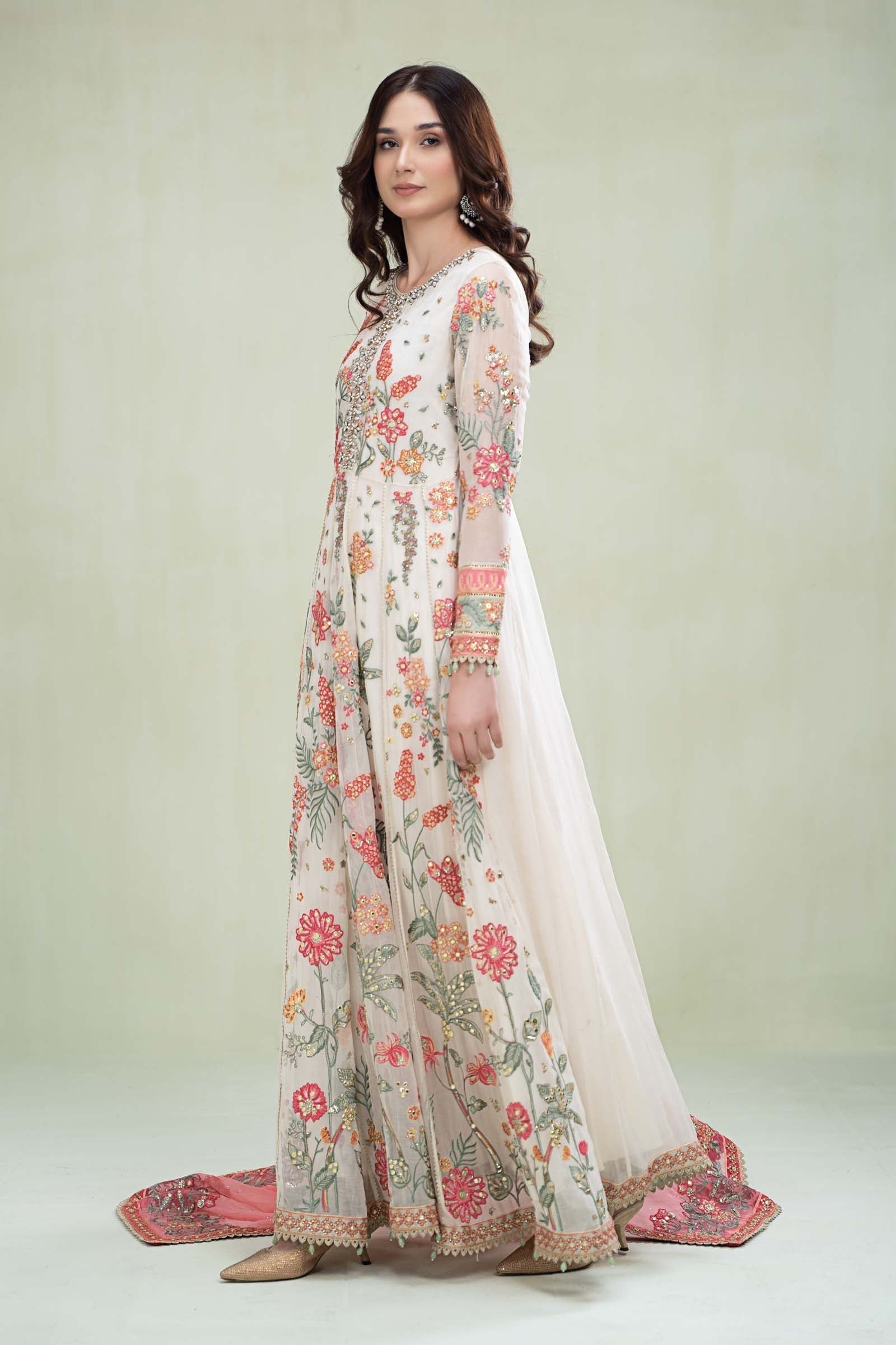#usaindians #ukindians #ukindianfashion #ukpakistanifaishon #ukpakistaniclothes #ukpakistani #canadafashion #australiaindians #australianpak #newarrivals #pakistanisuits #indianwedding #sareefashion #pakistaniwedding #womensfashion #weddingsarees #maxidress #weddingseason #lehengacholi #shalwarkameez #shalwarkameezsuit #lehengacollection