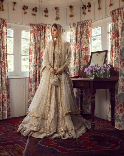 #usaindians #ukindians #ukindianfashion #ukpakistanifaishon #ukpakistaniclothes #ukpakistani #canadafashion #australiaindians #australianpak #newarrivals #pakistanisuits #indianwedding #sareefashion #pakistaniwedding #womensfashion #weddingsarees #maxidress #weddingseason #lehengacholi #shalwarkameez #shalwarkameezsuit #lehengacollection  Elegant Pakistani Embroidered Bridal Wedding Stitched Dresses Collection
