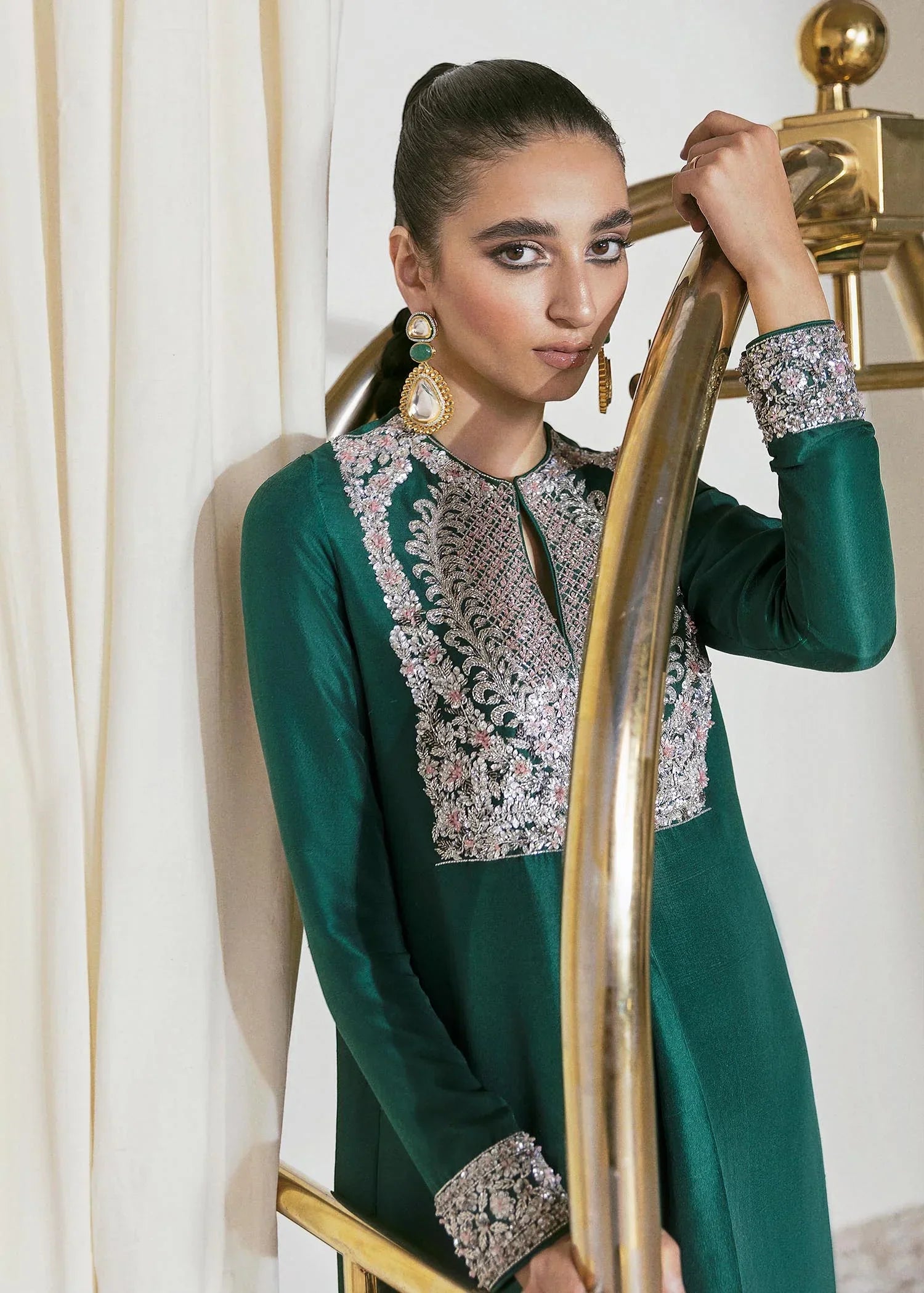 #usaindians #ukindians #ukindianfashion #ukpakistanifaishon #ukpakistaniclothes #ukpakistani #canadafashion #australiaindians #australianpak #newarrivals #pakistanisuits #indianwedding #sareefashion #pakistaniwedding #womensfashion #weddingsarees #maxidress #weddingseason #lehengacholi #shalwarkameez #shalwarkameezsuit #lehengacollection